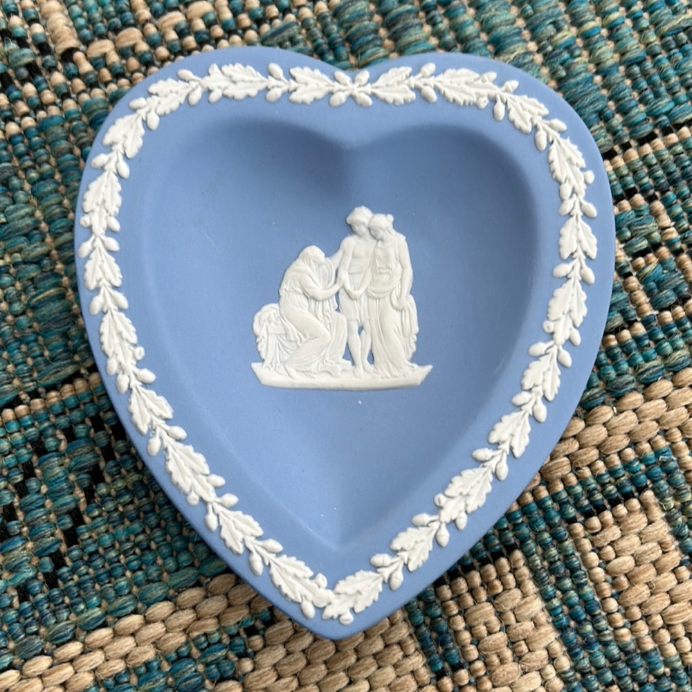 Vintage 1964 Wedgewood Jasperware trinket dish with Roman pattern